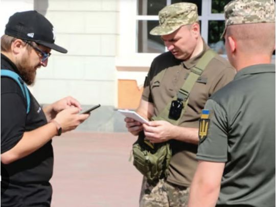 Маєте трохи часу: нардеп розповів, коли чоловікам почнуть надходити штрафи за неоновлення даних