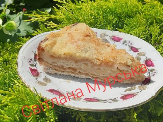 Насипний пиріг з яблуками без яєць та молока: справжній смак літа
