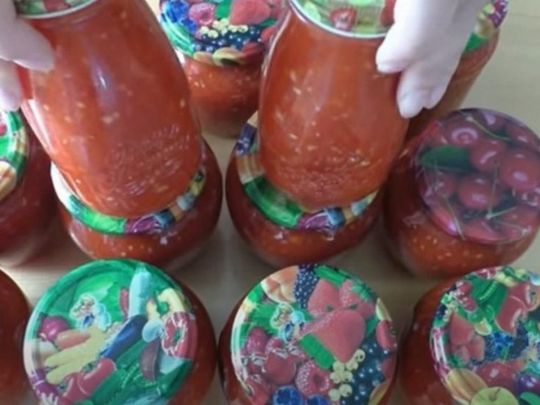Обов’язково додайте яблука: гострий томатний соус на зиму