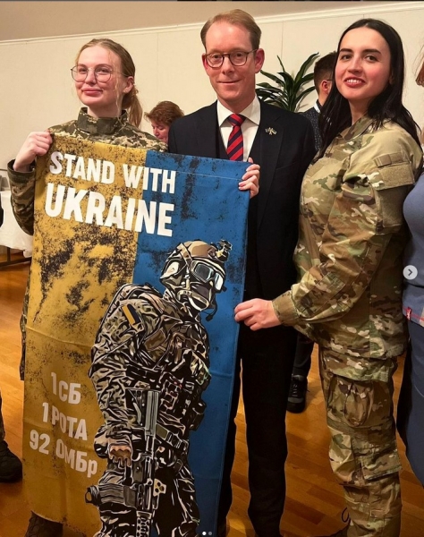 «В Парижі в колишньому будинку Алена Делона ми показали свою колекцію одягу»: бойова медикиня з подругами налагодили випуск жіночої військової форми