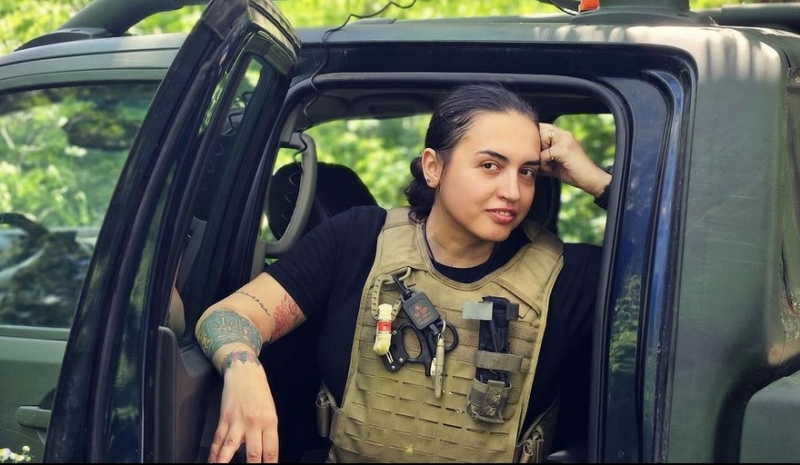 «В Парижі в колишньому будинку Алена Делона ми показали свою колекцію одягу»: бойова медикиня з подругами налагодили випуск жіночої військової форми