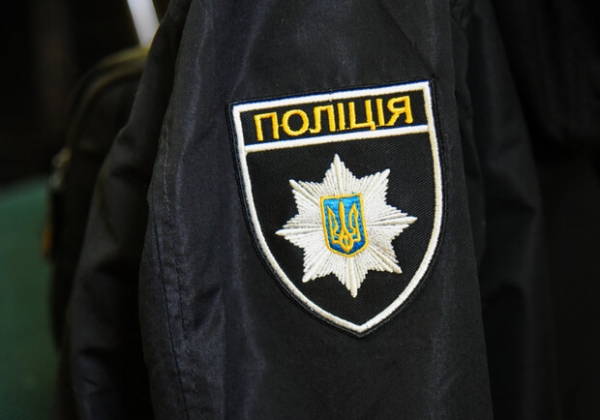 В Одесской области трое парней буянили в медучреждении и напали на полицейских: подробности