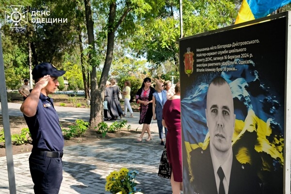 В Одесской области установили мемориальные доски спасателям, погибшим в результате обстрела Одессы