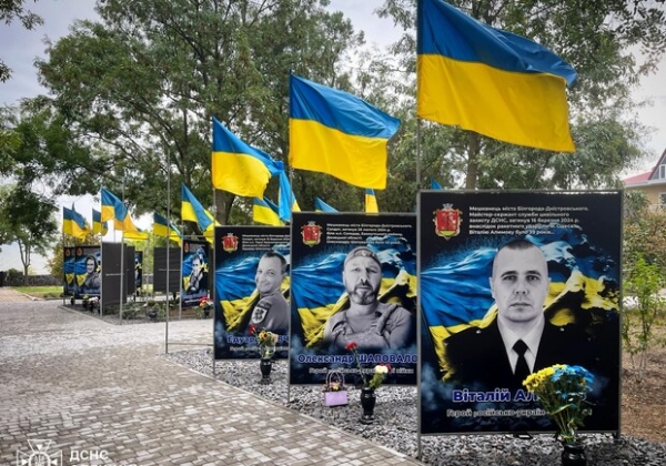 В Одесской области установили мемориальные доски спасателям, погибшим в результате обстрела Одессы
