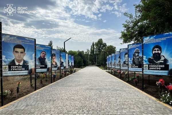 В Одесской области установили мемориальные доски спасателям, погибшим в результате обстрела Одессы