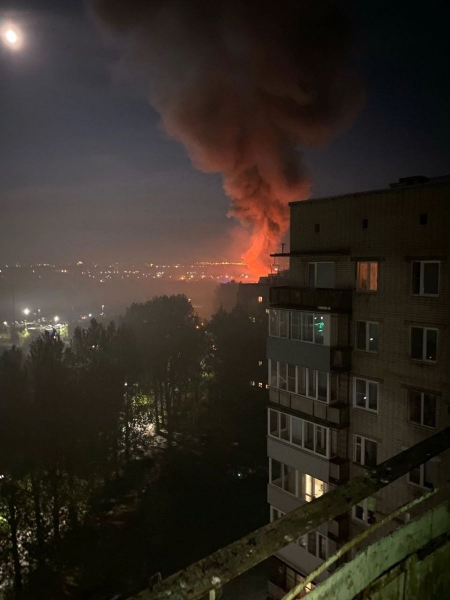 Після атаки дронів у російському Торопці горить склад боєприпасів, місто частково евакуювали (фото, відео)