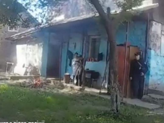 Погрожував спалити себе і сина: на Закарпатті поліцейський завадив страшній трагедії, але отримав опіки