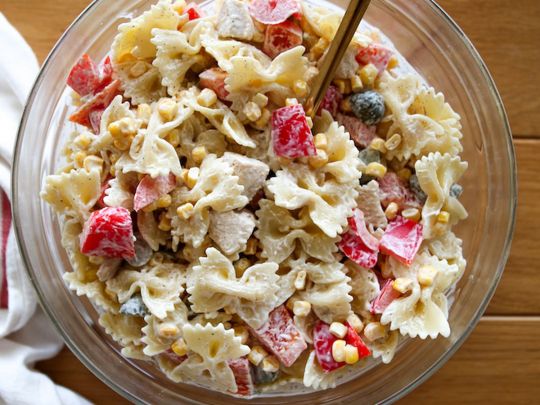 Салат з макаронів з куркою: можна тим, хто худне