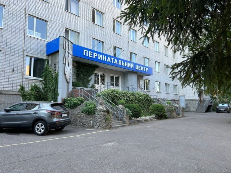 Щоб утримати партнера, збрехав, що може народити: суд залишив під вартою трансгендера, який викрав немовля з перинатального центру