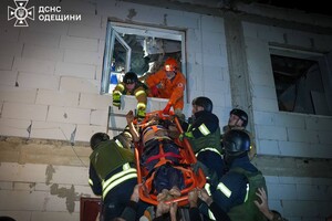 Баллистический удар по гражданской инфраструктуре в Одесском районе: среди погибших подросток, есть пострадавшие (обновлено)