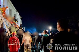 Баллистический удар по гражданской инфраструктуре в Одесском районе: среди погибших подросток, есть пострадавшие (обновлено)