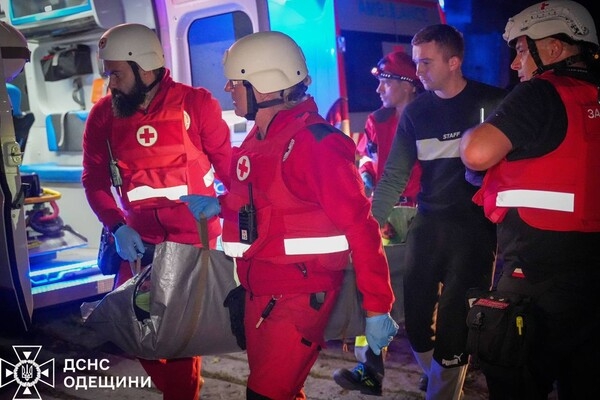 Баллистический удар по гражданской инфраструктуре в Одесском районе: среди погибших подросток, есть пострадавшие (обновлено)