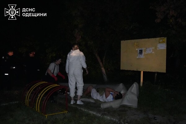 Баллистический удар по гражданской инфраструктуре в Одесском районе: среди погибших подросток, есть пострадавшие (обновлено)