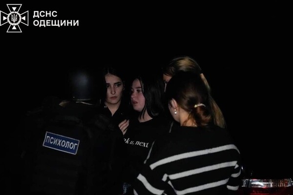Баллистический удар по гражданской инфраструктуре в Одесском районе: среди погибших подросток, есть пострадавшие (обновлено)