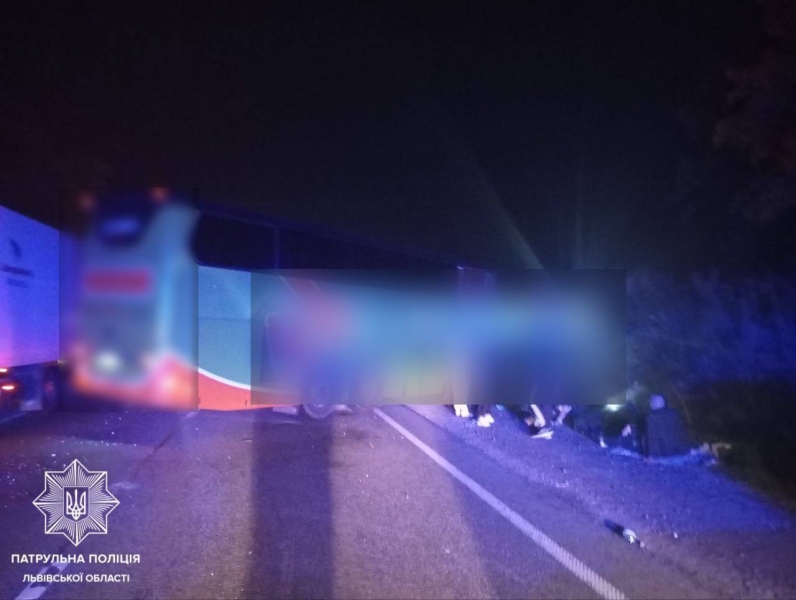 Біля Львова сталася масштабна ДТП за участю міжнародного рейсового автобуса: троє загиблих, 27 постраждалих