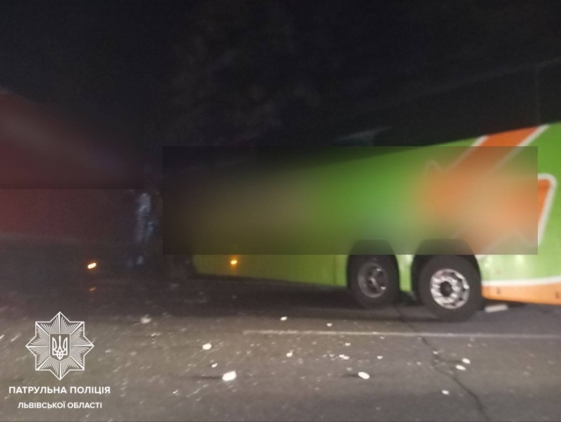 Біля Львова сталася масштабна ДТП за участю міжнародного рейсового автобуса: троє загиблих, 27 постраждалих