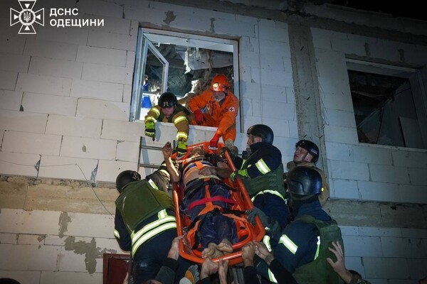 Баллистический удар по гражданской инфраструктуре в Одесском районе: среди погибших подросток, есть пострадавшие (обновлено)