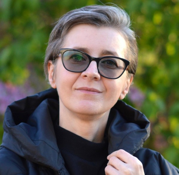 «Мої пряникові будиночки, створені у вітражній техніці, мають медово-карамельний смак», — кондитерка-дизайнерка Олена Зіберт