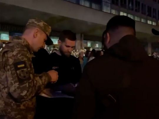 Після облави ТЦК у Києві українці масово здають квитки на концерти «Океану Ельзи» (відео)