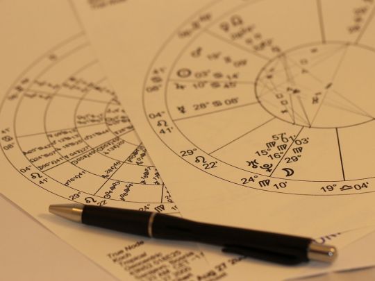 Рибам — цікаві ідеї, Тельцям — додаткові доходи, а Скорпіонам — несподівані знайомства: що обіцяють зорі на 30 жовтня