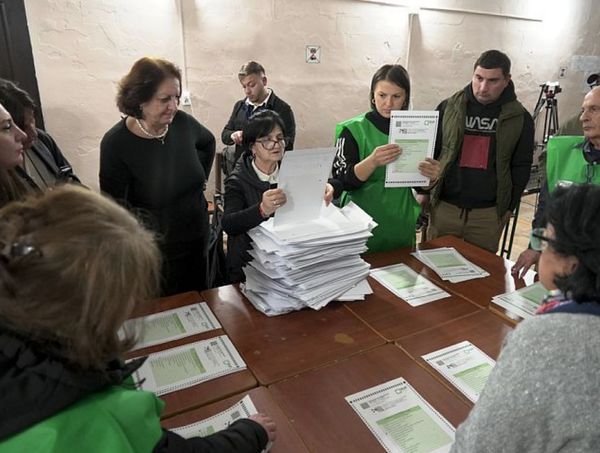 Вирішальні вибори в Грузії: правляча партія святкує перемогу, опозиція не визнає результатів