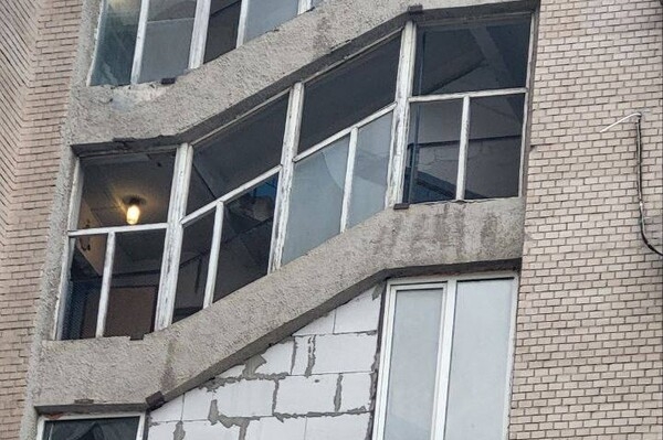 Последствия ночной атаки Одессы: пострадали два человека, убило собаку (фото, видео)