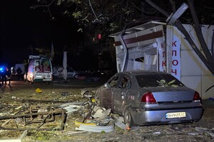 Последствия ночной атаки Одессы: пострадали два человека, убило собаку (фото, видео)