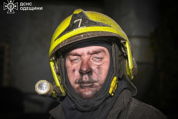 Последствия ночной атаки Одессы: пострадали два человека, убило собаку (фото, видео)