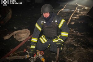Последствия ночной атаки Одессы: пострадали два человека, убило собаку (фото, видео)