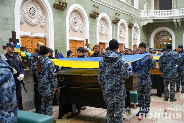 В Одессе простились с полицейскими, погибшими в результате ракетного удара 18 ноября