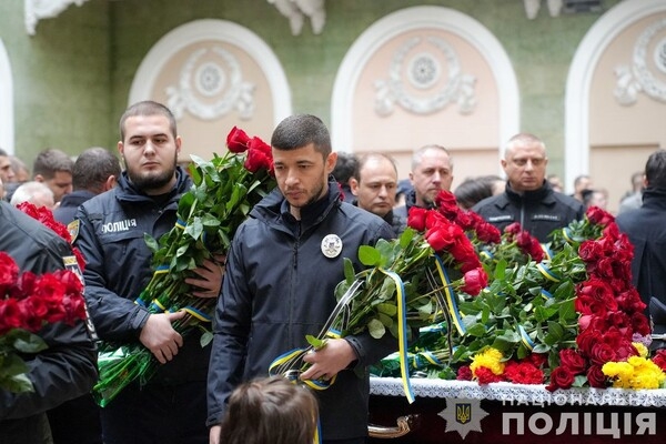 В Одессе простились с полицейскими, погибшими в результате ракетного удара 18 ноября