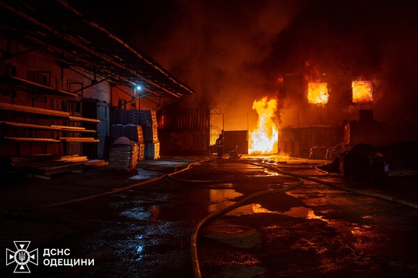 В Одессе произошел мощный пожар на складе: что известно