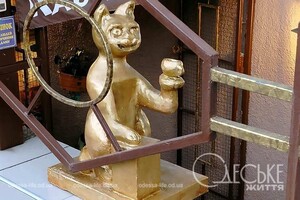 В Одессе появилась еще одна скульптура котика
