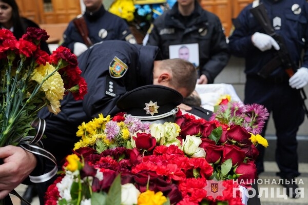 В Одессе простились с полицейскими, погибшими в результате ракетного удара 18 ноября
