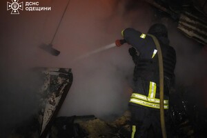 Последствия ночной атаки Одессы: пострадали два человека, убило собаку (фото, видео)