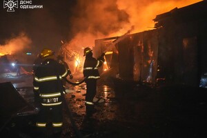 Последствия ночной атаки Одессы: пострадали два человека, убило собаку (фото, видео)