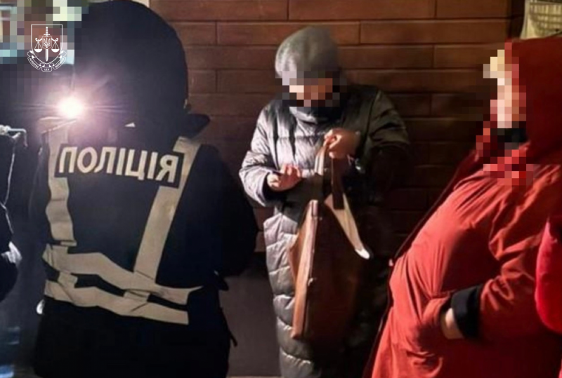 Чиновницю Центральної МСЕК МОЗ зловили на хабарі за фальшиву інвалідність (фото)