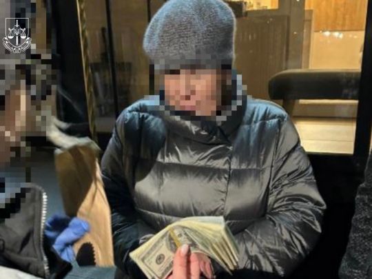 Чиновницю Центральної МСЕК МОЗ зловили на хабарі за фальшиву інвалідність (фото)