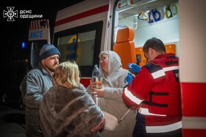 Последствия ночной атаки Одессы: пострадали два человека, убило собаку (фото, видео)