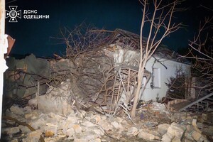 Последствия ночной атаки Одессы: пострадали два человека, убило собаку (фото, видео)