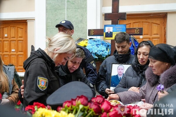 В Одессе простились с полицейскими, погибшими в результате ракетного удара 18 ноября