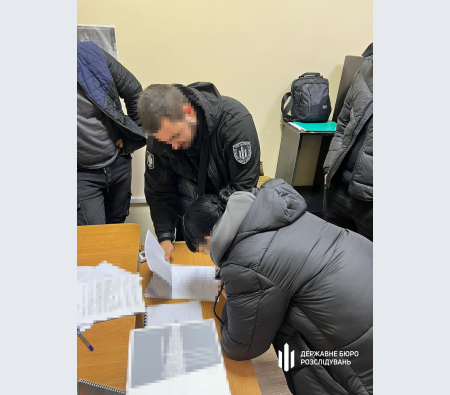 Командир військової частини змушував солдатів будувати будинки своїм родичам, погрожуючи відправкою на передову (фото)