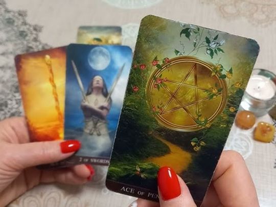 Терезам — «Зірка», Стрільцям — «Колісниця», а Водоліям — «Маг»: Таро-прогноз на 16 листопада