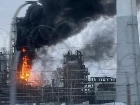 У російському Саратові спалахнула пожежа на НПЗ після атаки дронів