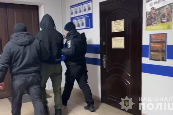 Молодой парень за деньги поджог на территории Одесской области девять зданий