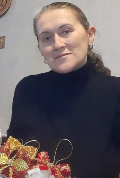 «Створення ялинкової кульки схоже на пошиття вечірньої сукні», — майстриня Олена Зіненко