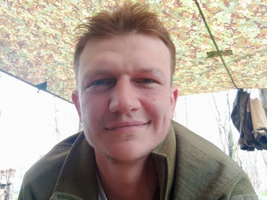 «Їхав на евакуаку і тримав на грудях руку, щоб її не загубити»: ветеран війни про важке повернення до цивільного життя