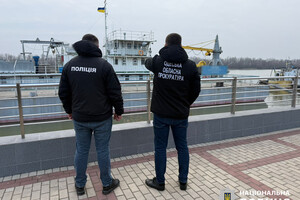 "Морские" документы для бегства за границу: в Одесской области разоблачили переправщиц военнообязанных