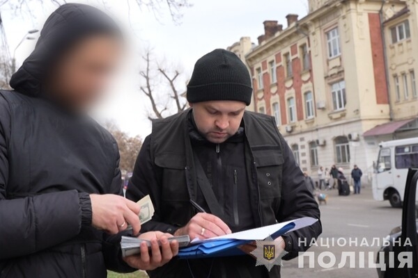 Поездом на запад Украины, а оттуда – за границу: в Одессе разоблачили переправщика уклонистов