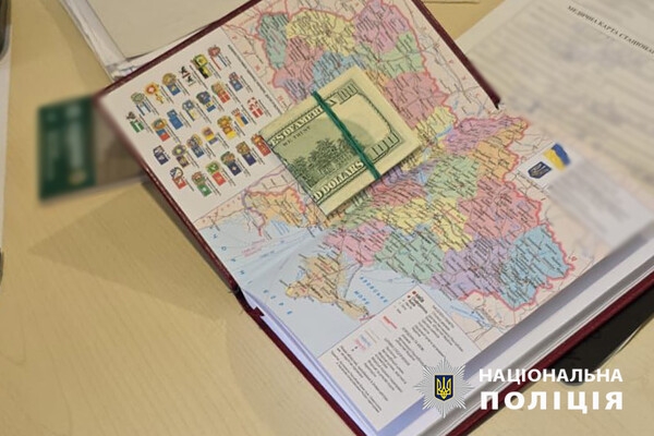 Предоставлял документы для отсрочки: в Одессе чиновника психбольницы подозревают во взяточничестве